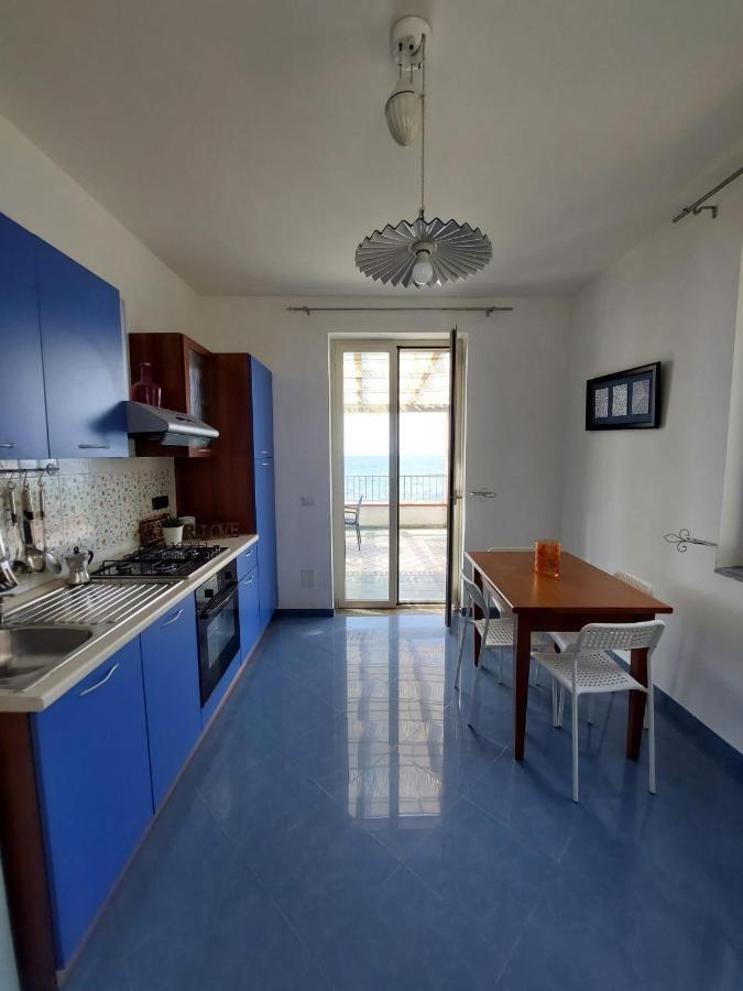 Waikiki Beach Apartments Santa Maria di Castellabate Exterior foto
